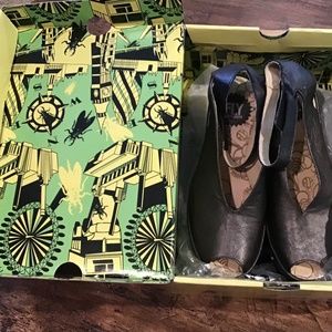 FLY Yaya Ankle Strap Pump